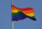 EEUU: SOCORRISTA CRISTIANO DENUNCIA DISCRIMINACIÓN POR NO IZAR BANDERA DEL ORGULLO GAY