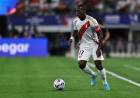 TIEMBLA BOCA: ADVÍNCULA SE LESIONÓ EN EL 0-0 ENTRE PERÚ Y CHILE