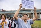 CON DESPIDOS MASIVOS, EL GOBIERNO AVANZA EN EL DESGUACE DEL HOSPITAL POSADAS