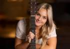 TRIUNFA ‘I WAS GONNA BE’, EL COUNTRY DE RACHEL HOLT DANDO VOZ A UN NIÑO QUE NO DEJARON NACER