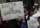 "FILA DEL HAMBRE": MILES DE MANIFESTANTES LE RECLAMARON ALIMENTOS AL GOBIERNO