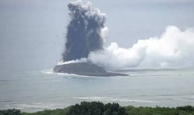 JAPÓN: REGISTRAN EL MOMENTO EN EL QUE NACE UNA ISLA