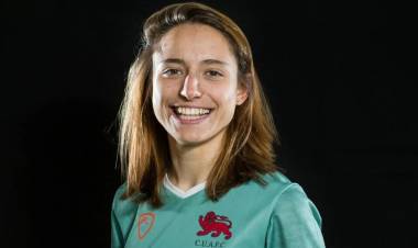 LA HISTORIA DE EPONINE HOWARTH, LA PRIMERA FUTBOLISTA FRANCESA QUE JUGARÁ EN EL PAÍS