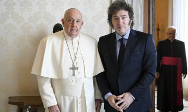 JAVIER MILEI Y EL PAPA FRANCISCO SE REUNIERON EN EL VATICANO