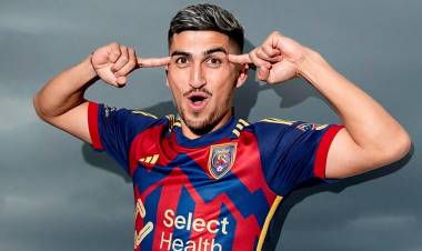 LA HISTORIA DEL ARGENTINO QUE ENFRENTÓ A MESSI Y SE LLEVÓ UN PREMIO DOBLE