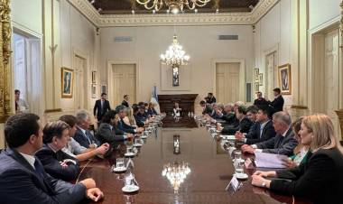 LAS EMPANTANADAS NEGOCIACIONES ENTRE LA CASA ROSADA Y LOS GOBERNADORES