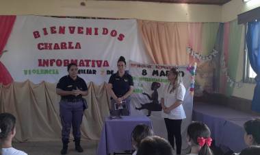 PERSONAL DE LA DIVISIÓN VIOLENCIA FAMILIAR Y DE GÉNERO DE LAPACHITO BRINDÓ UNA CHARLA SOBRE PREVENCIÓN Y ERRADICACIÓN DE LA VIOLENCIA CONTRA LAS MUJERES.