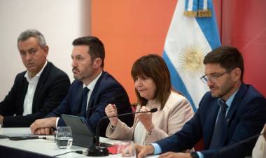 MÁS UNIFORMES, LA RECETA ÚNICA DE PATRICIA BULLRICH