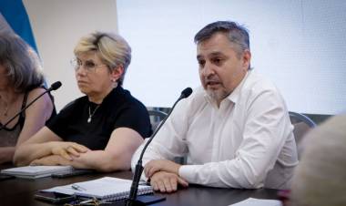 GOBIERNO Y SINDICATOS DOCENTES SE REUNIERON HOY EN UNA MESA DE TRABAJO 