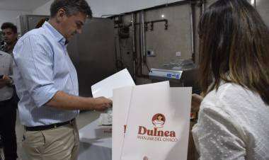 PRIMERA FÁBRICA DE DULCE DE LECHE CHAQUEÑO: EL GOBERNADOR ACOMPAÑÓ EL EMPRENDIMIENTO 