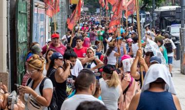 A PETTOVELLO SE LE OLVIDÓ AFILAR LA MOTOSIERRA