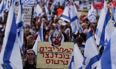 MILES DE ISRAELÍES PIDIERON POR SEGUNDA NOCHE CONSECUTIVA LA SALIDA DE NETANYAHU