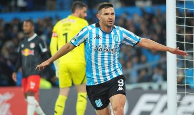 RACING SIGUE DE FESTEJO EN LA SUDAMERICANA