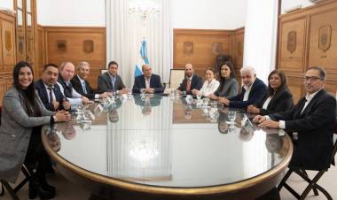 EL GOBIERNO PRESIONA Y NEGOCIA EL PAQUETE DE LEYES QUE PROFUNDIZA EL AJUSTE