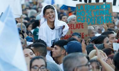 COMO UN MUNDIAL POR LA EDUCACIÓN PÚBLICA