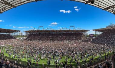 BUNDESLIGA: ASCENDIÓ EL ST PAULI Y LOS MARRONES FESTEJARON A LO GRANDE