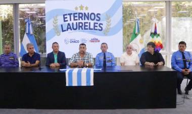 LLEGAN A RESISTENCIA LAS COPAS DE LA SELECCIÓN ARGENTINA DE FÚTBOL