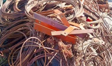 ROBO DE TRANSFORMADORES: DETUVIERON A UN CAMIÓN CARGADO CON CABLES Y MATERIALES DE LA RED ELÉCTRICA