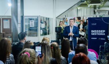 INSSSEP GESTIONA: ZDERO ENTREGÓ ELEMENTOS ORTOPÉDICOS EN LA FARMACIA SOCIAL DE RESISTENCIA