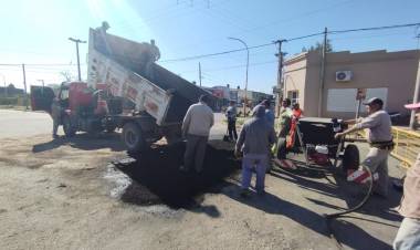 VILLA ANGELA: INTERVENCIÓN MUNICIPAL DE BACHEO, RECOLECCIÓN DE RAMAS Y LIMPIEZA