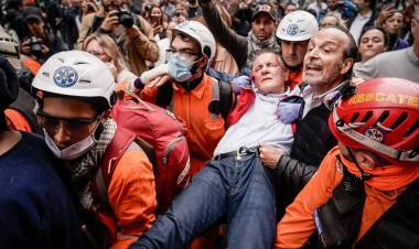 CÓMO FUE LA REPRESIÓN CONTRA LOS DIPUTADOS EN EL CONGRESO