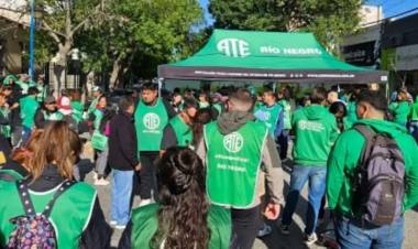 ESTATALES Y AZUCAREROS CALIENTAN LA CALLE