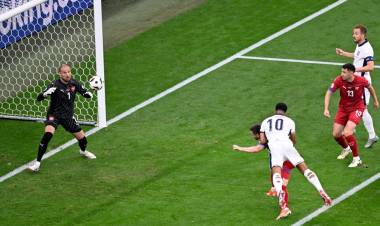 EUROCOPA: GANARON PAÍSES BAJOS E INGLATERRA PERO DEJARON SENSACIONES DIFERENTES 