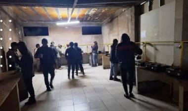 COBRABAN $40.000 POR SEMANA Y LES DESCONTABAN $2500 POR DÍA POR ALIMENTOS