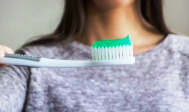 ALZHEIMER Y SALUD BUCAL: ¿POR QUÉ CEPILLARSE BIEN LOS DIENTES PREVIENE LA PÉRDIDA DE MEMORIA?