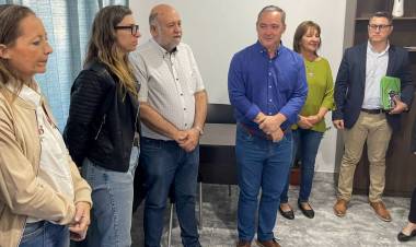 DU GRATY: EL GOBIERNO PROVINCIAL HABILITÓ OFICINAS DE ÑACHEC Y UPI; TAMBIÉN ENTREGÓ EQUIPOS PARA ELECTRODEPENDIENTES
