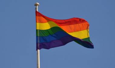 EEUU: SOCORRISTA CRISTIANO DENUNCIA DISCRIMINACIÓN POR NO IZAR BANDERA DEL ORGULLO GAY