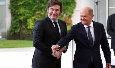 LO QUE DEJÓ EL  PASO DE MILEI POR ALEMANIA CON UNA ALFOMBRA ROJA RODEADA DE TENSIÓN