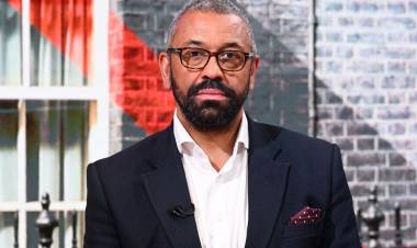 EL AYUDANTE DEL MINISTRO DEL INTERIOR BRITÁNICO NO CREE EN EL PLAN MIGRATORIO 