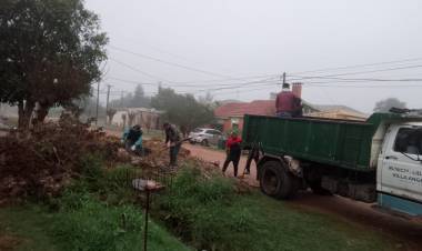 VILLA ÁNGELA: INTERVENCIÓN MUNICIPAL EN LIMPIEZA, BARRIDO, RECOLECCIÓN DE RAMAS Y BACHEO