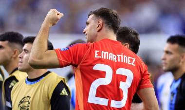 LOS DOS PENALES QUE ATAJÓ EL DIBU MARTÍNEZ