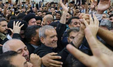 IRÁN: EL REFORMISTA PEZESHKIAN ASUMIRÁ LA PRESIDENCIA A PRINCIPIOS DE AGOSTO