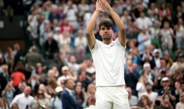 WIMBLEDON: ALCARAZ Y MEDVEDEV VENCIERON Y SE ENFRENTARÁN EN SEMIFINALES