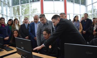 LAS BREÑAS: EL GOBERNADOR ZDERO INAUGURÓ EL CENTRO DE MONITOREO MUNICIPAL