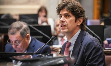 LOUSTEAU ACUSÓ A MILEI DE SER "UN DEGENERADO FISCAL A FAVOR DE LOS RICOS"