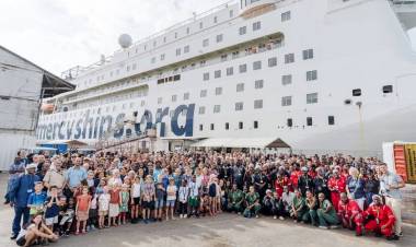 NAVES DE ESPERANZA: UNA FLOTA QUE LLEVA SANIDAD A LOS LUGARES MÁS NECESITADOS DE ÁFRICA