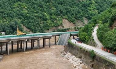 SE DERRUMBÓ UN PUENTE EN CHINA