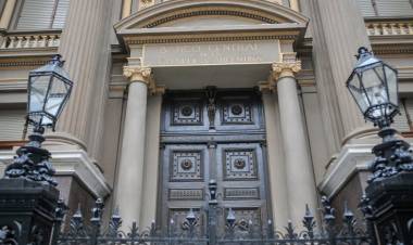 FLEXIBILIZAN LA VENTA DE DÓLARES A IMPORTADORES