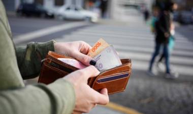 SALARIOS E INGRESOS VERSUS INFLACIÓN