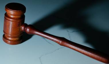 EEUU: 18 FISCALES GENERALES RESPALDAN DEMANDA DE UN MAESTRO CRISTIANO DESPEDIDO POR NO USAR EL LENGUAJE TRANS