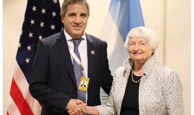 CAPUTO PASA LA GORRA Y NADIE LE PONE UNA MONEDA