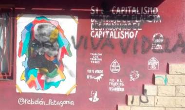 "VIVA VIDELA", LA PINTADA EN BARILOCHE QUE EXHIBE EL AVANCE NEGACIONISTA