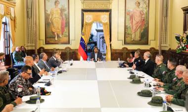 VENEZUELA: LAS FUERZAS ARMADAS REAFIRMARON SU APOYO A MADURO