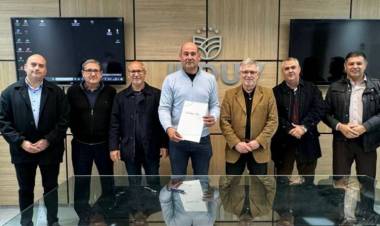 BASAIL: EL IPDUV FIRMA CONVENIO PARA LA REGULARIZACIÓN DOMINIAL DE 70 VIVIENDAS