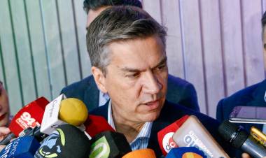 EL GOBERNADOR ZDERO ANUNCIÓ UN 15,56 POR CIENTO DE AUMENTO SALARIAL PARA ACTIVOS Y PASIVOS DE LA ADMINISTRACIÓN PÚBLICA