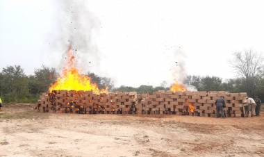 PERSONAL DE GENDARMERÍA INCINERA 446.500 PAQUETES DE CIGARRILLOS DE ORIGEN EXTRANJERO 